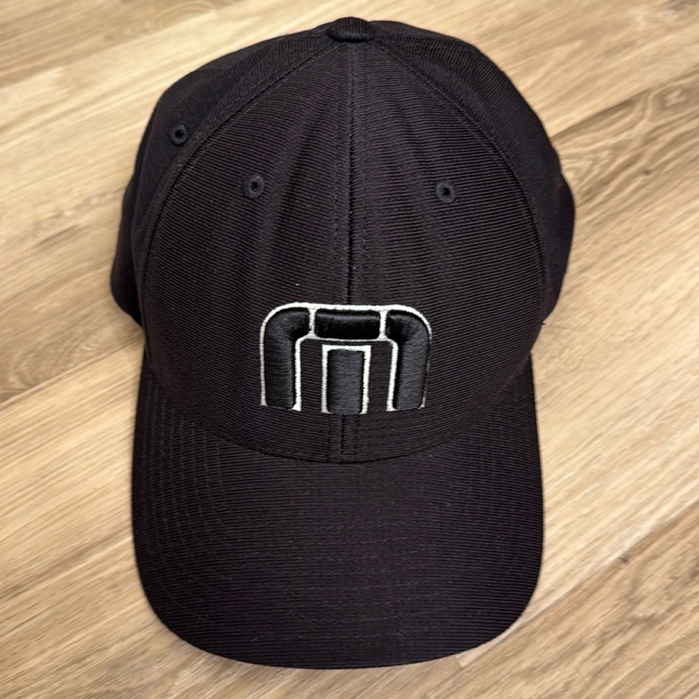 TRAVIS MATTHEW HAT